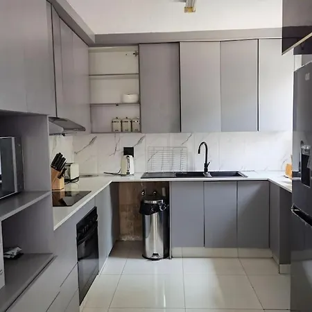 Beautiful Apartment Behind Illanga Mall Mataffin Exterior photo